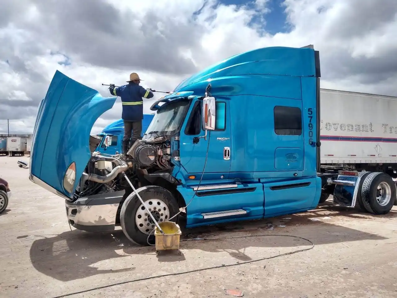 lavado de camion - cliente uno- Tractolavado Movil - Imagen del proceso de lavado de un camion